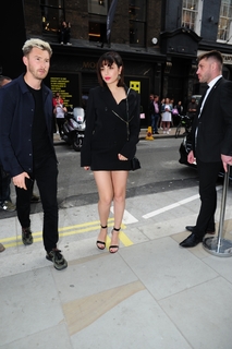 Charli XCX feet photo thumbnail