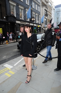 Charli XCX feet photo thumbnail