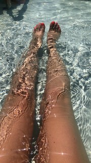 Charli XCX feet photo thumbnail