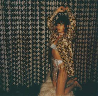 Charli XCX feet photo thumbnail