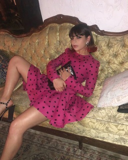 Charli XCX feet photo thumbnail