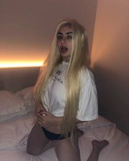 Charli XCX feet photo thumbnail
