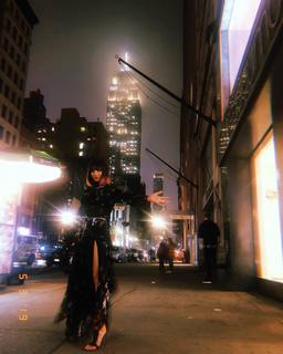 Charli XCX feet photo thumbnail