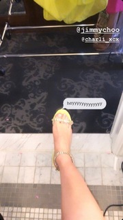 Charli XCX feet photo thumbnail
