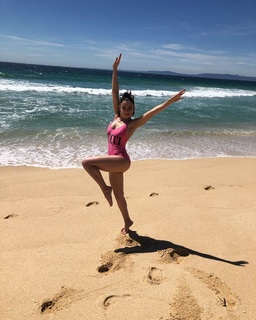 Charli XCX feet photo thumbnail