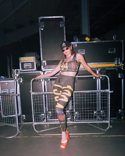 Charli XCX feet photo thumbnail