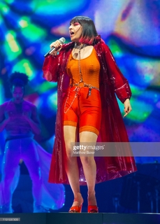 Charli XCX feet photo thumbnail