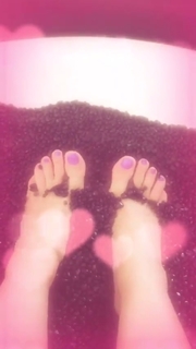 Charli XCX feet photo thumbnail