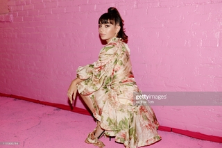 Charli XCX feet photo thumbnail