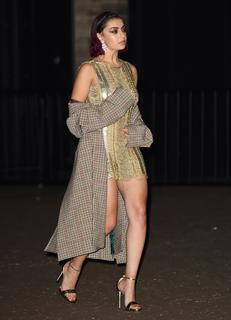 Charli XCX feet photo thumbnail
