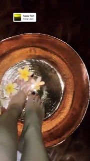 Charli XCX feet photo thumbnail
