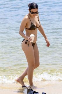 Charli XCX feet photo thumbnail
