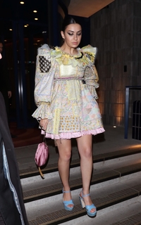 Charli XCX feet photo thumbnail