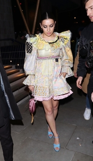 Charli XCX feet photo thumbnail