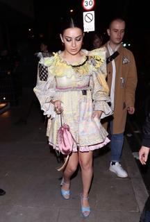 Charli XCX feet photo thumbnail