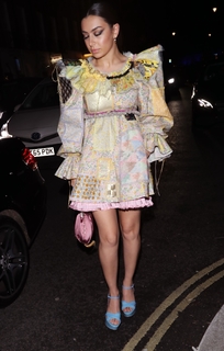 Charli XCX feet photo thumbnail