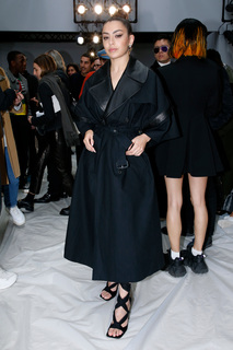 Charli XCX feet photo thumbnail