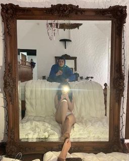 Charli XCX feet photo thumbnail
