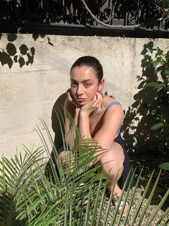 Charli XCX feet photo thumbnail
