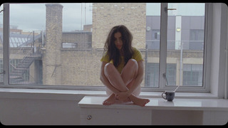 Charli XCX feet photo thumbnail
