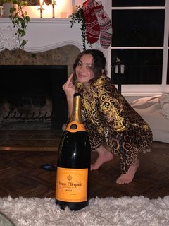 Charli XCX feet photo thumbnail