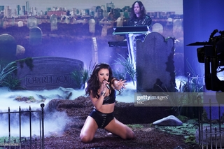Charli XCX feet photo thumbnail