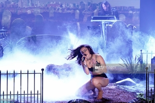 Charli XCX feet photo thumbnail