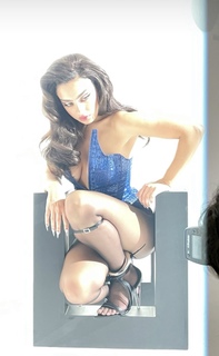 Charli XCX feet photo thumbnail