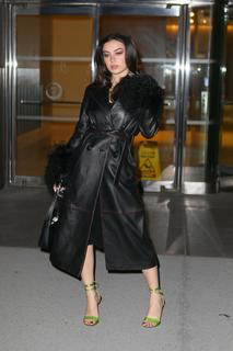 Charli XCX feet photo thumbnail