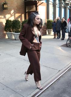 Charli XCX feet photo thumbnail