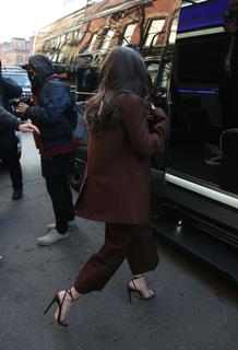 Charli XCX feet photo thumbnail