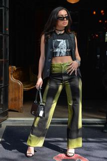 Charli XCX feet photo thumbnail