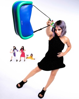 Charli XCX feet photo thumbnail
