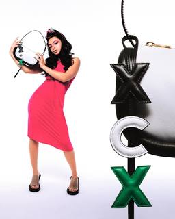 Charli XCX feet photo thumbnail