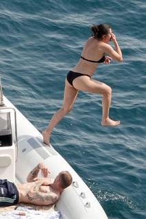 Charli XCX feet photo thumbnail
