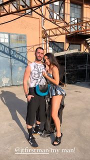 Charli XCX feet photo thumbnail