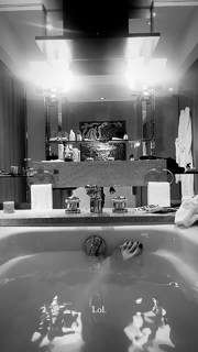 Charli XCX feet photo thumbnail