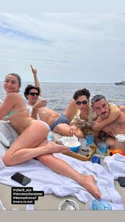 Charli XCX feet photo thumbnail
