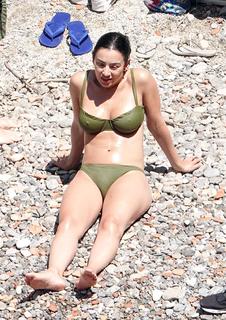 Charli XCX feet photo thumbnail