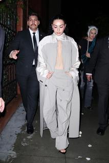 Charli XCX feet photo thumbnail