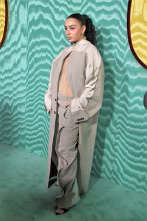 Charli XCX feet photo thumbnail