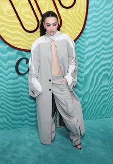 Charli XCX feet photo thumbnail