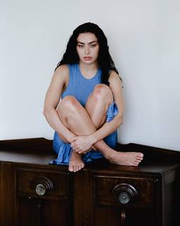 Charli XCX feet photo thumbnail