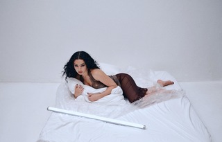 Charli XCX feet photo thumbnail