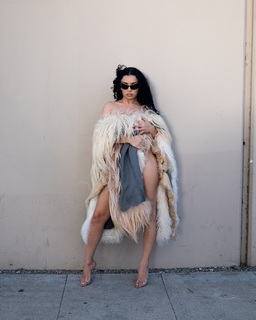 Charli XCX feet photo thumbnail