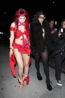 Charli XCX feet photo thumbnail
