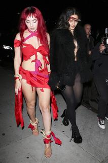 Charli XCX feet photo thumbnail