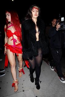 Charli XCX feet photo thumbnail