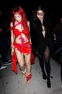Charli XCX feet photo thumbnail