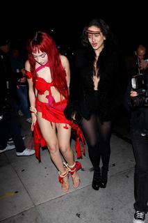Charli XCX feet photo thumbnail